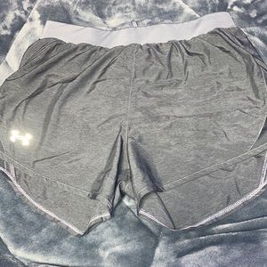 I’m selling these really nice athletic shorts from under armor